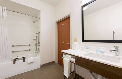 Okemos Hotel | Hampton Inn & Suites East Lansing/Okemos