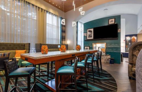 Herndon Hotel | Hampton Inn & Suites Herndon-Reston