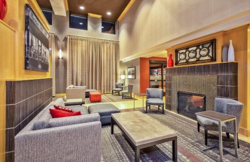Madison Hotel | Hampton Inn & Suites Madison - West