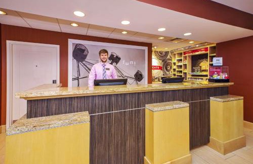 Madison Hotel | Hampton Inn & Suites Madison - West