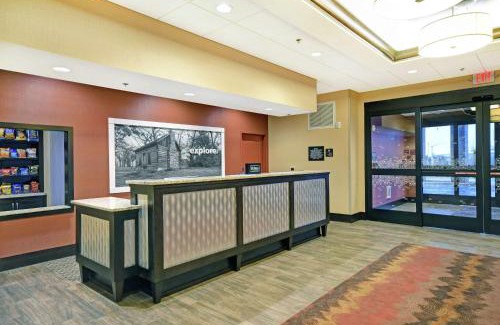 Franklin Hotel | Hampton Inn & Suites Milwaukee/Franklin