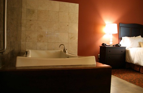 Mission Hotel | Hampton Inn & Suites Mission