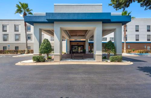 Ferry Pass Hotel | Hampton Inn & Suites Pensacola I-10 N at University Town Plaza
