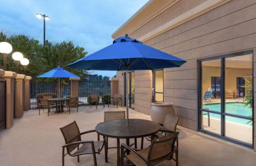 Pine Bluff Hotel | Hampton Inn & Suites Pine Bluff