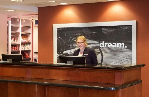 Strabane Hotel | Hampton Inn & Suites Pittsburgh-Meadow Lands