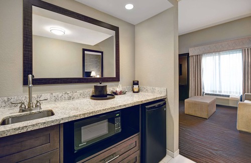 Robbinsville Hotel | Hampton Inn & Suites Robbinsville