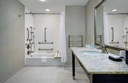 Robbinsville Hotel | Hampton Inn & Suites Robbinsville