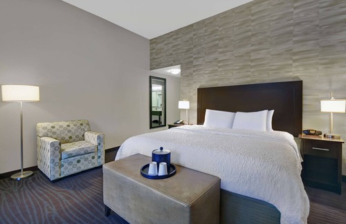 Robbinsville Hotel | Hampton Inn & Suites Robbinsville