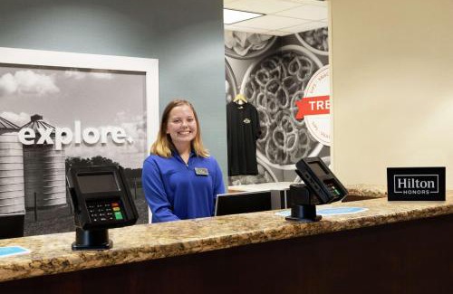 Rogers Hotel | Hampton Inn & Suites Rogers