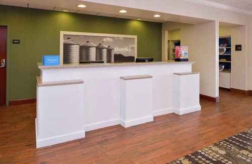 Wilmington Hotel | Hampton Inn & Suites Wilmington