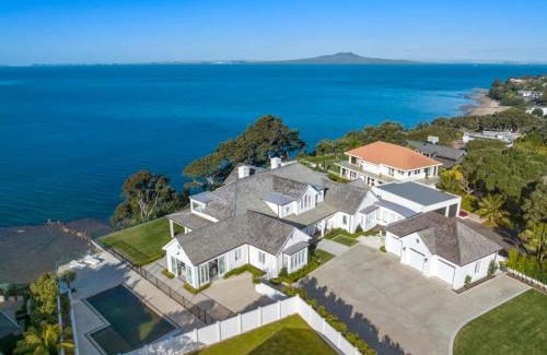 Campbells Bay House | Hampton on View Luxury Clifftop in Campbells Bay