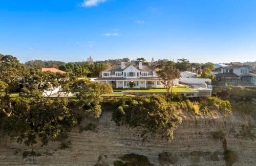 Campbells Bay House | Hampton on View Luxury Clifftop in Campbells Bay
