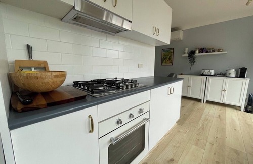 Wentworth Falls House | Hampton-style retreat next to the Blue Mountains UNESCO World Heritage site.