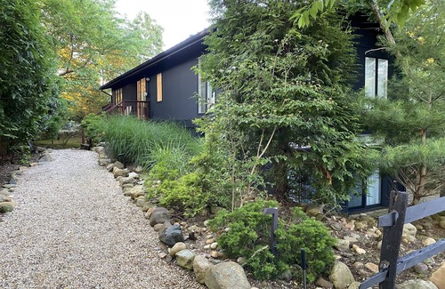 Beach Hampton House | Hamptons Beach House in Amagansett Dunes: Hot Tub and Private Beach!