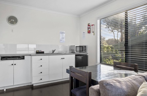 Rocky Hills Apartment | Hamptons on the Bay - 2 Bedroom Cabin
