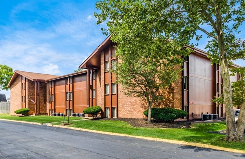 Knolls Thomas Apartment | Hancock - Spacious Layout -Near Riverside Hospital