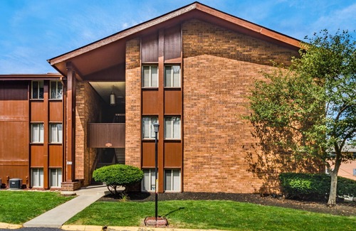 Knolls Thomas Apartment | Hancock - Spacious Layout -Near Riverside Hospital