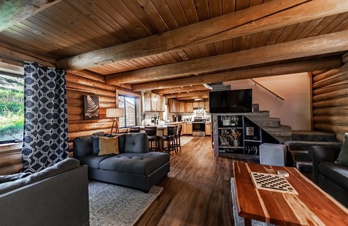 Superior Cabin | Handmade Scandinavian Mountain House Fire-Sauna