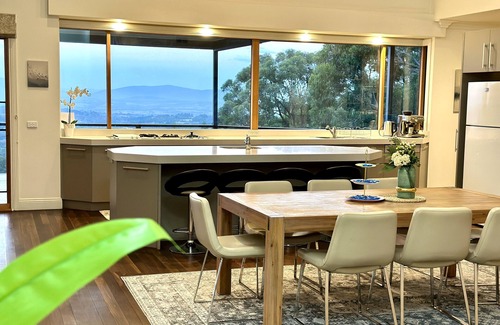 Olinda House | Hanging Garden On Mernda- Mountain view retreat