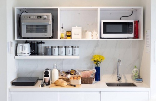 Woodend Apartment | Hanging Rock Views, King Suite in luxury B&B