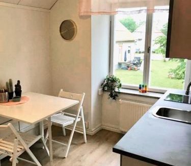 Larbro Apartment | Hangvar Skola, Mattesalen