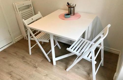 Larbro Apartment | Hangvar Skola, Mattesalen