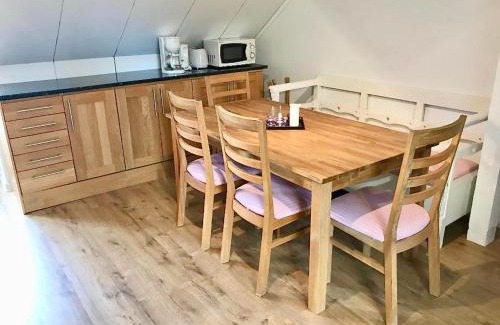 Larbro Apartment | Hangvar Skola, Slöjdsalen