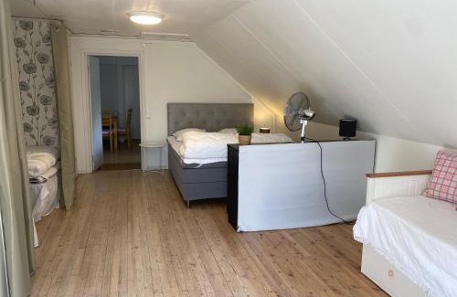 Larbro Apartment | Hangvar Skola, Slöjdsalen
