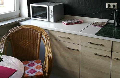 Roedental Apartment | Hannah vacation apartment with balcony terrace and cozy garden furniture