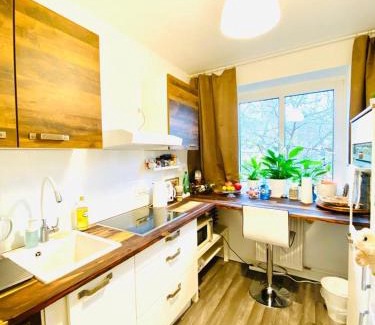 Region Hannover District Apartment | HannoverMesseApartment 2 bedroom, Balcony with garden view