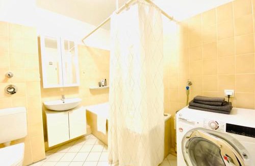 Region Hannover District Apartment | HannoverMesseApartment 2 bedroom, Balcony with garden view