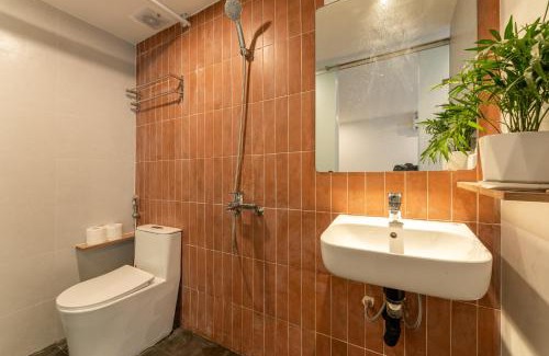 Hang Trong Apartment | Hanoian Hearths - 5 Bedrooms - Bath Tubs - Projectors