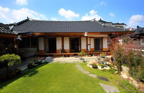 Jeonju House | Hanok Madang