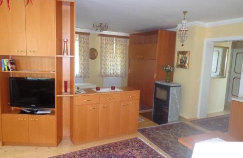 Mariatrost Apartment | Hans Mauracher Schlössl