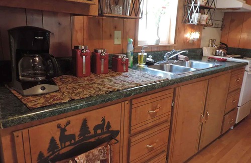 Boerne Cabin | Hansel & Gretel Charming Cabin @ HomeAway Ranch & NoahSanctuary - Pet friendly!