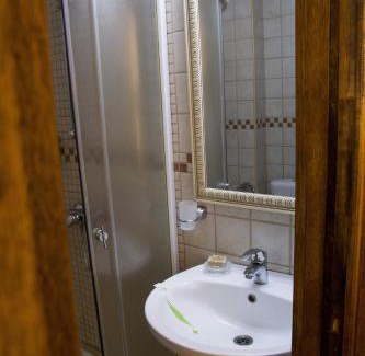 Tupilati Hotel | Hanul Ancutei