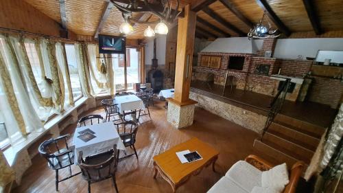 Pestisani House | Hanul Vanatorului