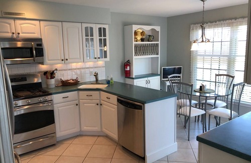 Admiral Estates House | HAPPILY EVER AFTER BEACH HOUSE