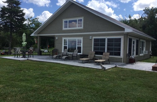 Acadian Coastal Drive Cottage | Happy Beach Housen