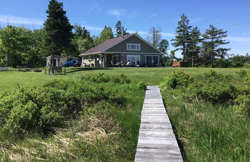 Acadian Coastal Drive Cottage | Happy Beach Housen