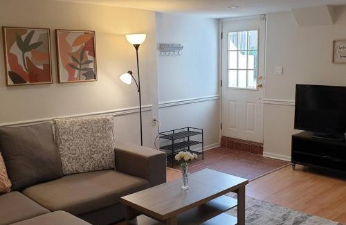 Hollyburn Apartment | Happy, Cozy, Fun, Loving suite in West Vancouver
