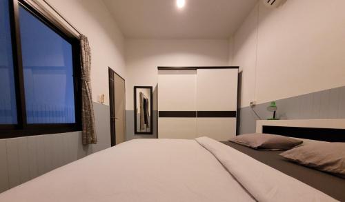 Rayong Apartment | Happy Day, 2 bedroom home for up to 6 people
