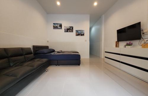 Rayong Apartment | Happy Day, 2 bedroom home for up to 6 people