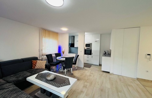 Mali Radic Apartment | Happy Dreams Oasis Cazin - Full of Feelings