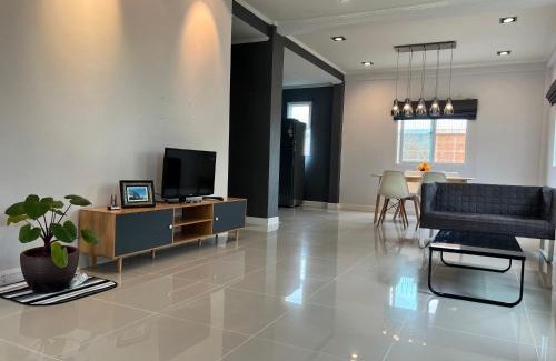 Minburi Villa | Happy home บ้านกว้าง ได้ทั้งหลัง ไวไฟฟรี1000Mbps ใกล้สนามบินสุวรรณภูมิ