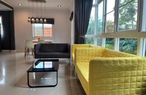 Minburi Villa | Happy home บ้านกว้าง ได้ทั้งหลัง ไวไฟฟรี1000Mbps ใกล้สนามบินสุวรรณภูมิ