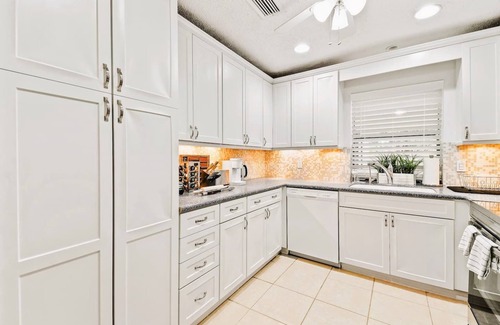 BallenIsles House | Happy Hour By The Coast Relaxing Vacation Home Heated Pool Hot Tub Near Beaches