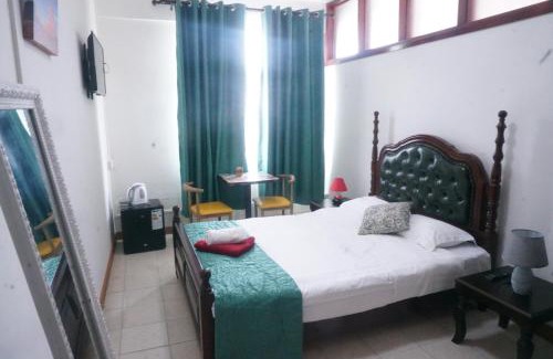 Floreal Bed & Breakfast | Happy Ours Guesthouse