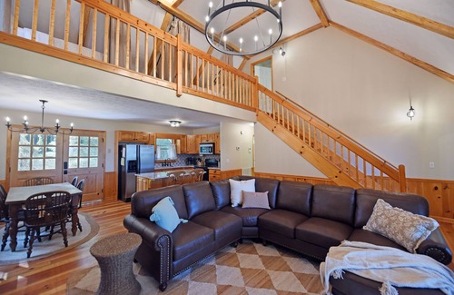 Walnut Mountain Cottage | Happy Place in Walnut Mountain Resort with pool & hiking trails