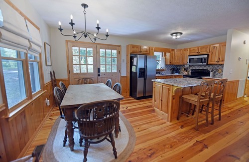 Walnut Mountain Cottage | Happy Place in Walnut Mountain Resort with pool & hiking trails